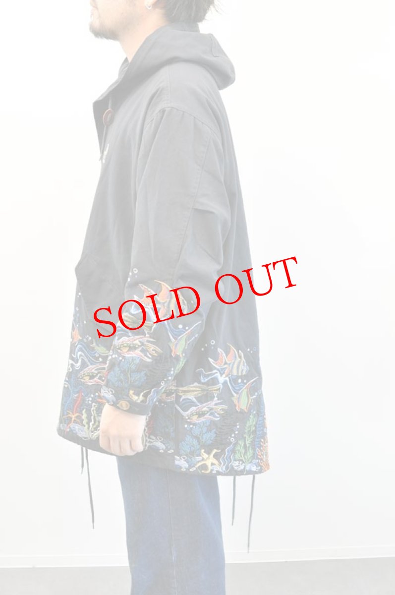 画像7: go slow caravan ライトキャンパス　パネル刺繍モッズコート　NAVY　メンズ　人気　通販 (7)