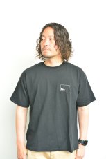 画像2: go slow caravan USA/C スクエアLOGOバックプリントゆったりTEE メンズ 人気 通販 (2)